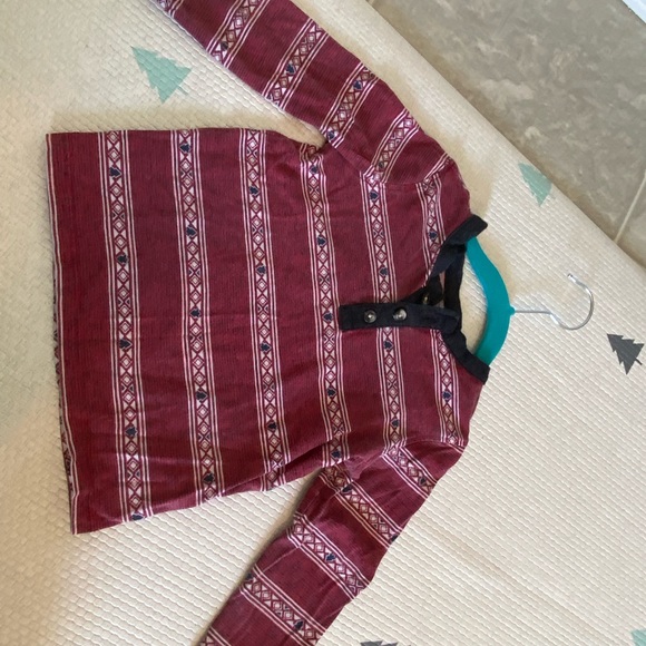 Old Navy long-sleeve Henley tee. - Picture 2 of 2